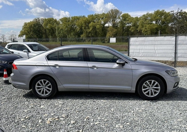 Volkswagen Passat cena 77900 przebieg: 124800, rok produkcji 2020 z Wojkowice małe 232